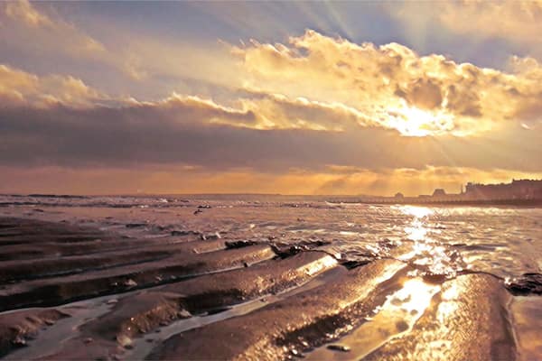 bonnie sunset set the sand off...