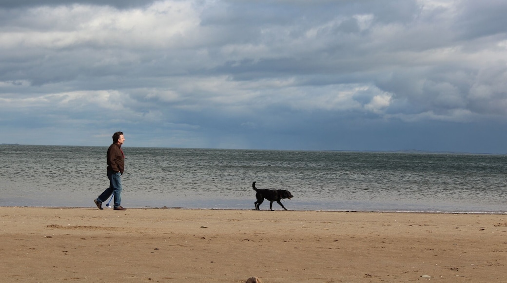 I went there on a Sunday and all the stores were closed. I just ended up walking along the shore in the British cold weather while the Scots get along with their weekend life. It was a cloudy day like any regular UK weather. #beach