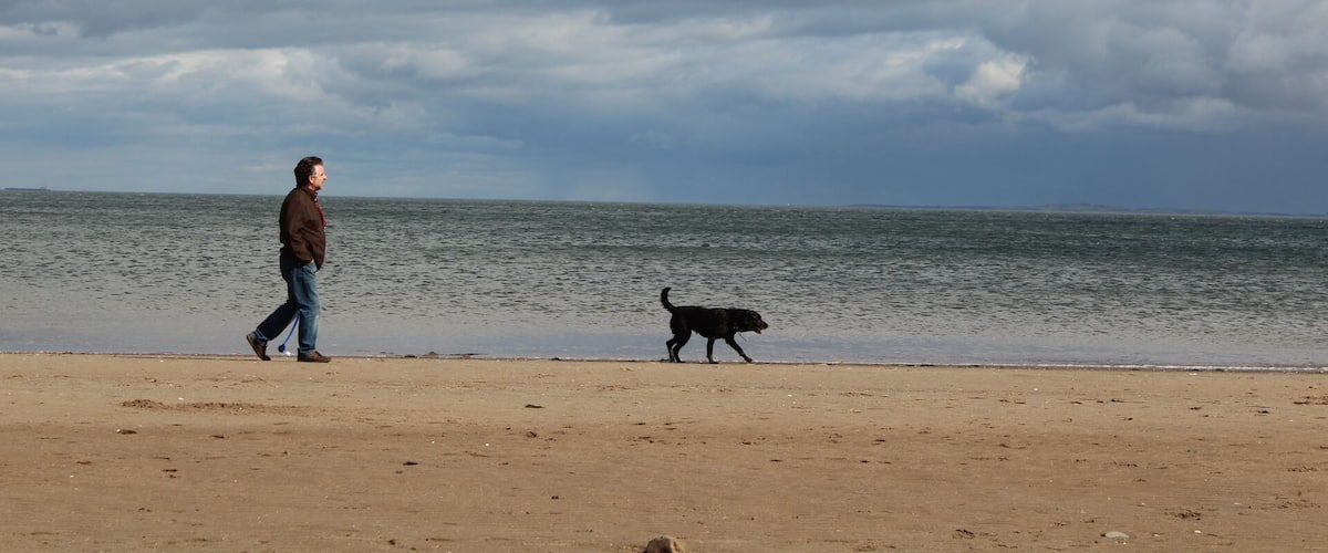 I went there on a Sunday and all the stores were closed. I just ended up walking along the shore in the British cold weather while the Scots get along with their weekend life. It was a cloudy day like any regular UK weather. #beach