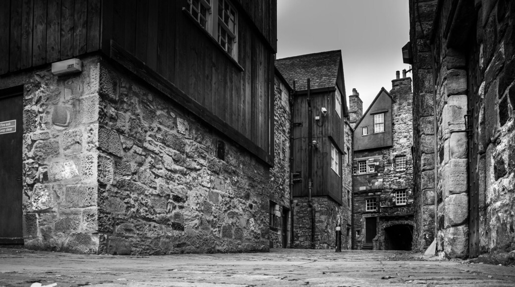 Bakehouse Close
© Paul Cunningham-Edinburgh Photo Guy
Bakehouse Close, Canongate on Edinburgh's Royal Mile is one of my favourite closes, because it's so well preserved. Edinburgh Heritage have documents from the 1700's with all the names of the people that lived in the historic close, including Lord Adam Gordon; David Doig, merchant; William Dunbar, weaver and Ewen. Visiting here gives a good impression of what living in the old city must have been like.