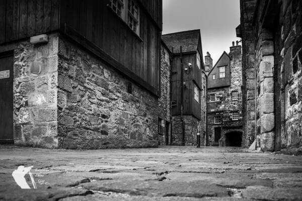 Bakehouse Close
© Paul Cunningham-Edinburgh Photo Guy
Bakehouse Close, Canongate on Edinburgh's Royal Mile is one of my favourite closes, because it's so well preserved. Edinburgh Heritage have documents from the 1700's with all the names of the people that lived in the historic close, including Lord Adam Gordon; David Doig, merchant; William Dunbar, weaver and Ewen. Visiting here gives a good impression of what living in the old city must have been like.
