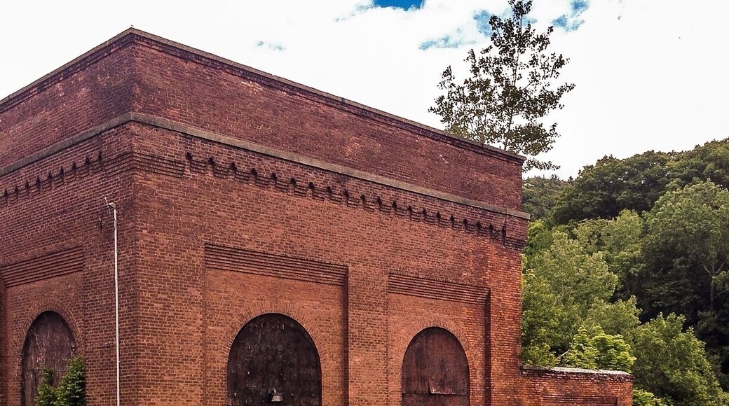 An amazing abandoned mill in Housatonic. Inside, it holds a breath-taking secret: after the roof collapsed long ago, a thick forest has grown INSIDE the entire building! I wish there was a way in!