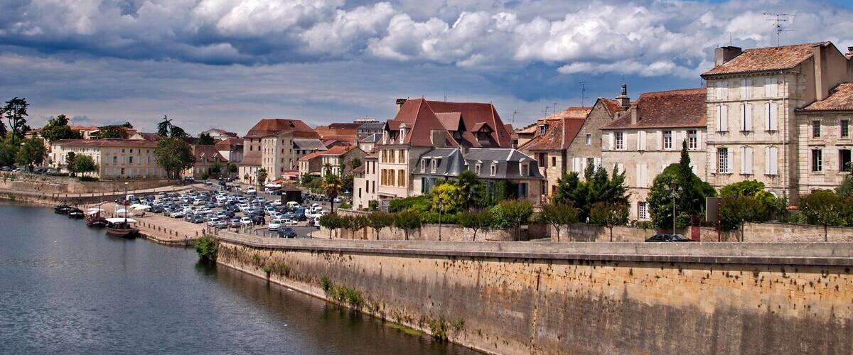 On the banks of the Dordogne.