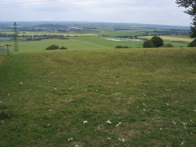 Dunstable Downs Chiltern Way comes out onto the Dunstable Downs and cuts right heading to the Chilterns Gateway Centre