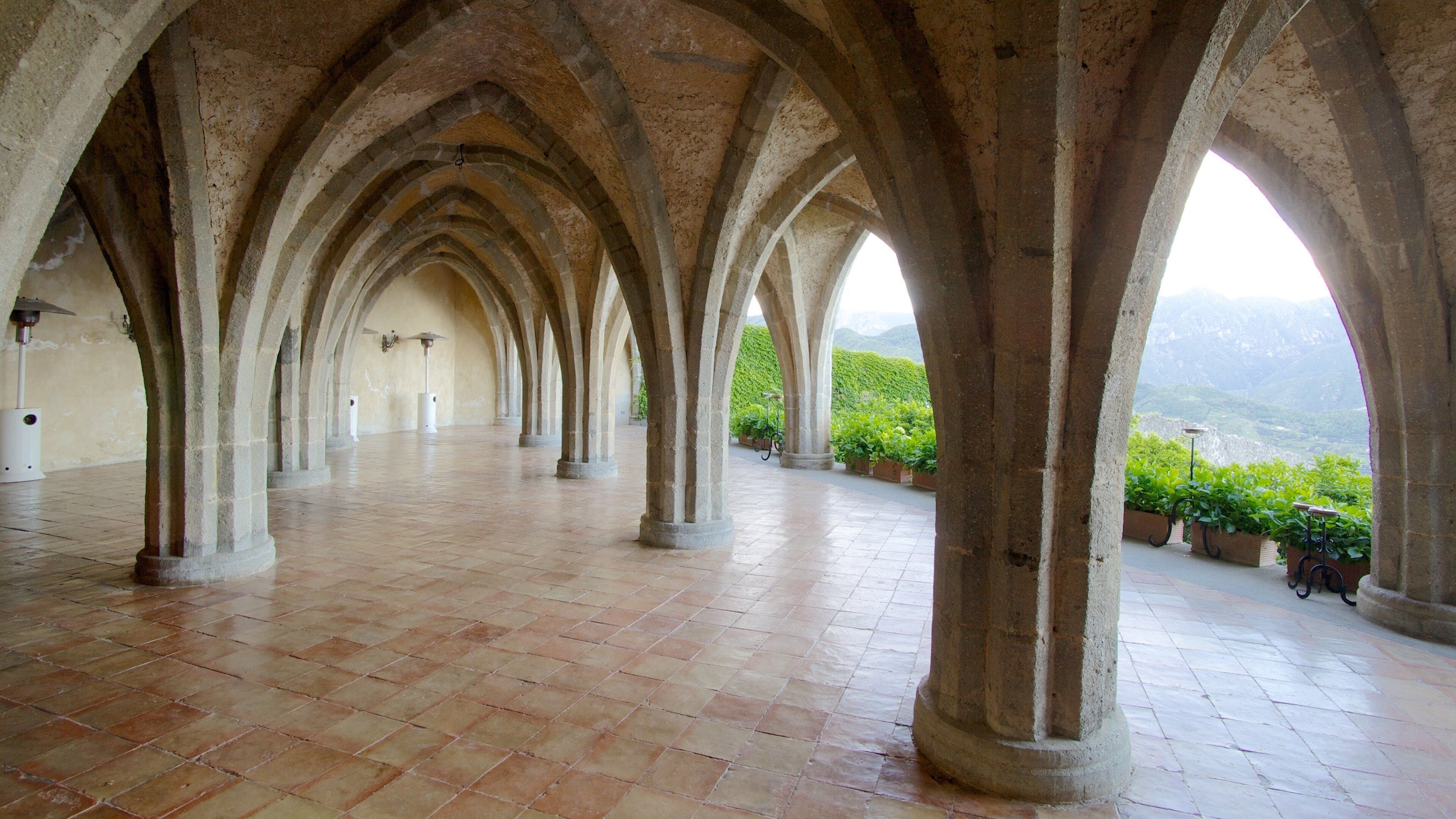 Ravello mettant en vedette scènes intérieures et architecture patrimoniale