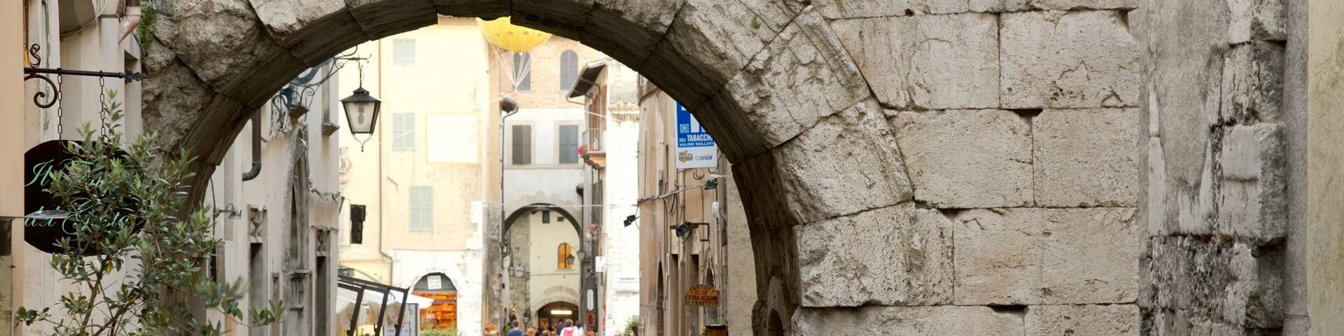 Spoleto which includes street scenes and heritage elements