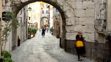 Spoleto featuring street scenes and heritage elements