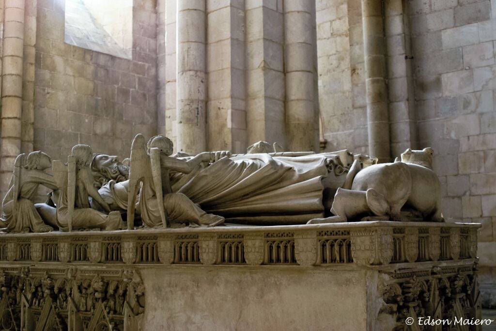 Alcobaça: túmulo de D. Pedro

http://www.phototravel360.com/alcobaca/