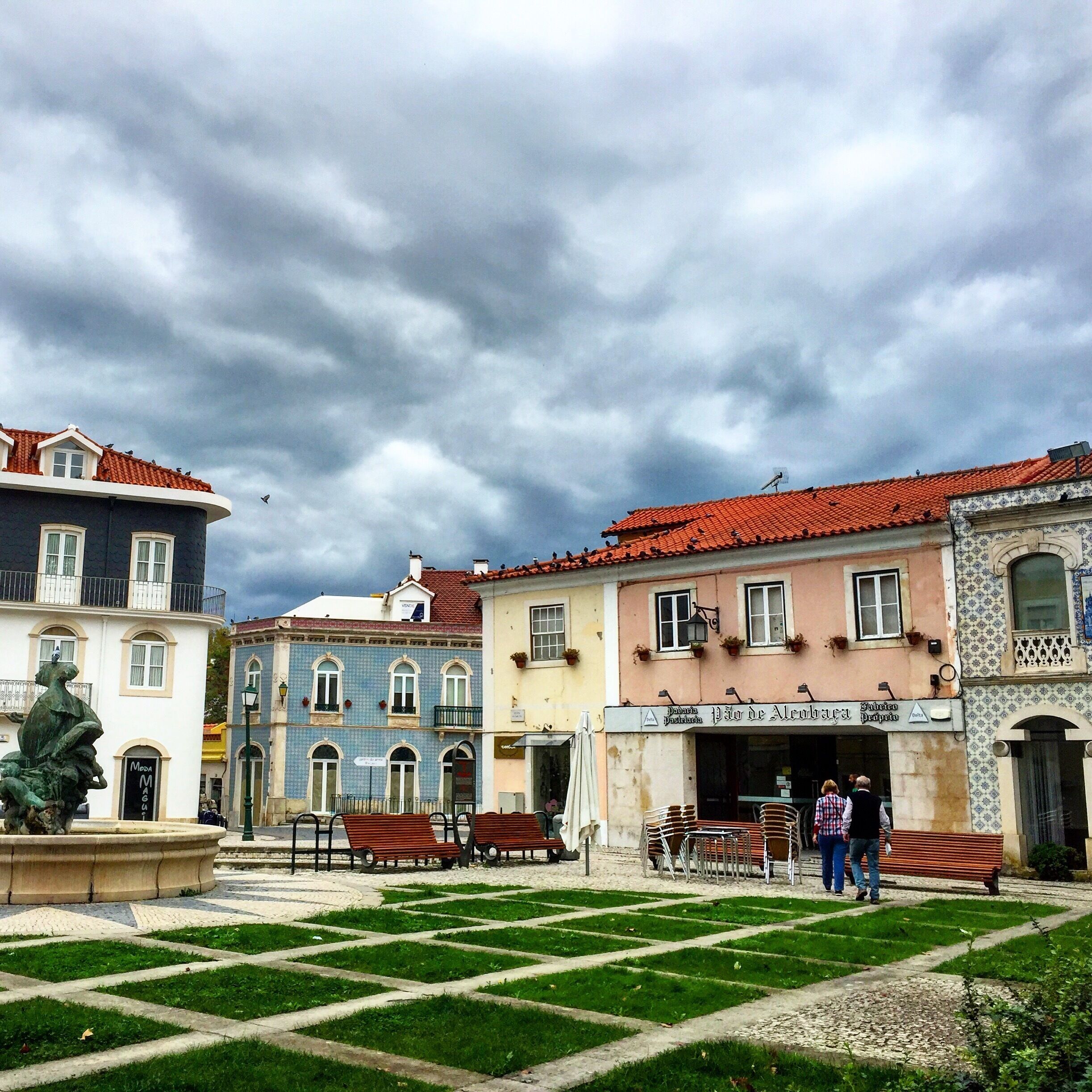 What a wonderful peace on the streets of this small town