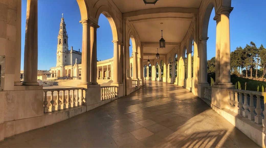 The Sanctuary of Fatima is, par excellence, a place of Christian pilgrimage and Catholic devotion, preserving the memory of the events that led to its founding, namely the apparitions of Our Lady to the three little shepherds - Lúcia dos Santos, Francisco and Jacinta Marto - in 1917 Its magnitude and relevance from the religious point of view has long been widely recognized nationally and internationally. By express will of the Holy Apostolic See, this is a National Shrine. It is also one of the most important Marian shrines in the world belonging to the Catholic Church and the largest international religious tourism destination, receiving around six million visitors a year. He was distinguished with three papal gold roses and visited by Popes Paul VI (1967), John Paul II (1982, 1991 and 2000), Benedict XVI (2010) and Francisco (2017).