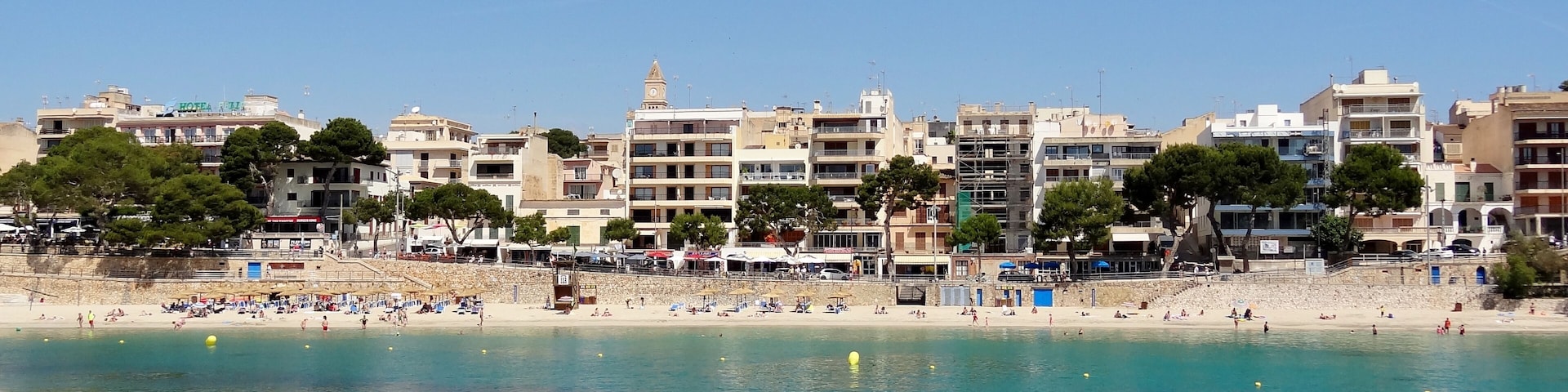 Strand am Hafen von Porto Cristo in der Gemeinde Manacor, Mallorca, Spanien