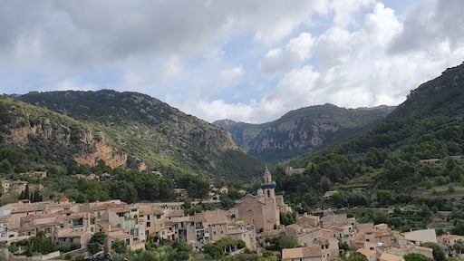 The quiant village is far from the buzz of city life.Walking on those pebbled stones and being surrounded by mountains is absolutely captivating.