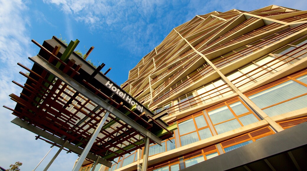 Australian Capital Territory presenterar modern arkitektur och ett hotell