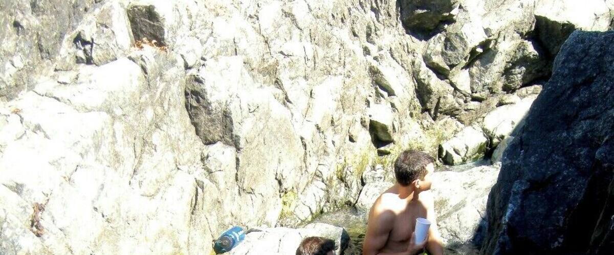 Visiting Hot Springs Cove is still one of my best memories of Tofino.
We did a tour with the Tofino Whale Center and it was great! Along the way we spotted bears, otters and even a whale!
The hot springs were super scenic, right next to the ocean.
A great experience that I'd love to do again!
#tofino #canada #britishcolumbia