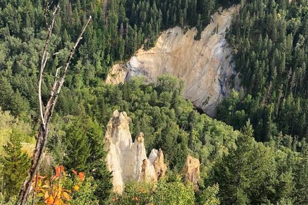 Pinnacles Provincial Park protects a very unique formation of hoodoos. These hoodoos began their formation 12 million years ago, when molten lava flowing over the earth’s surface cooled in flat basalt layers over older layers of ash and rock. The Ice Age followed, and when the ice mass receded, melt-water streams eroded the valley below Pinnacles Park. The hoodoos are formed from the effects of this natural erosion and weathering. The basalt is eroded away, revealing the more resistant ash layer, and often producing vivid bands of color as individual basalt layers are removed. The hoodoos at Pinnacles Provincial Park are fragile, since they are still undergoing these forces of erosion and weathering. (September 2019)
#History