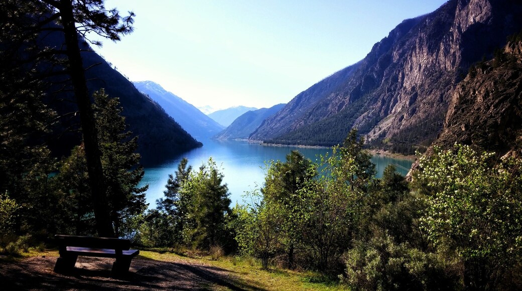 Every time I'm in the area I have to stop off at my favourite lake. This park has a swimming area, picnic tables, washrooms and non motorized boats are allowed.