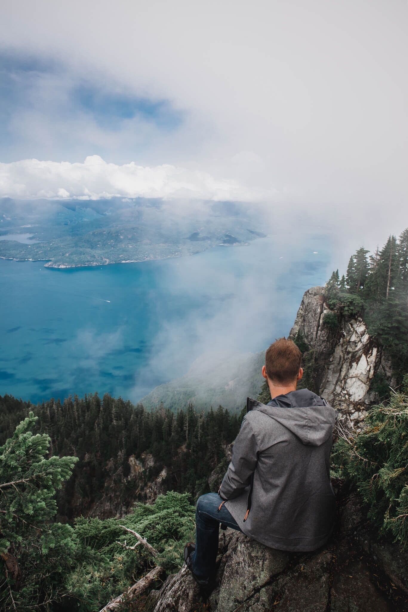 If you ever do this hike make sure you stick around for the clouds to clear (yes you’re in the clouds) because the view of Howe sound is breathtaking. 

#GreatOutdoors #hiking #adventure #travel #Canada #Vancouver #travel
