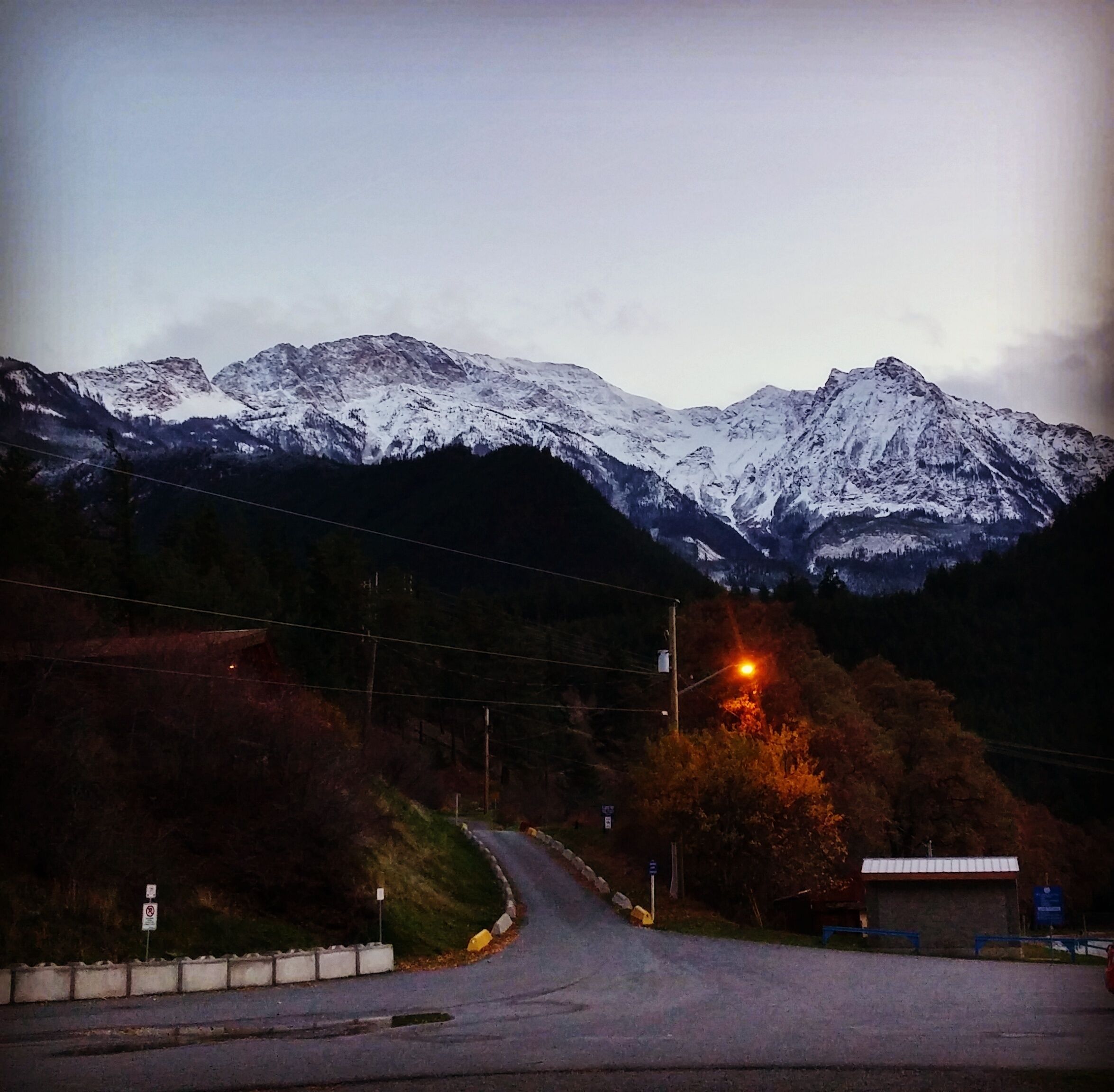 Watched the sun set tonight at Set on Lake. Make sure to take the road that leads you right to the waters edge. There's a nice little beach and several picnic tables to enjoy. Rest rooms are also available.