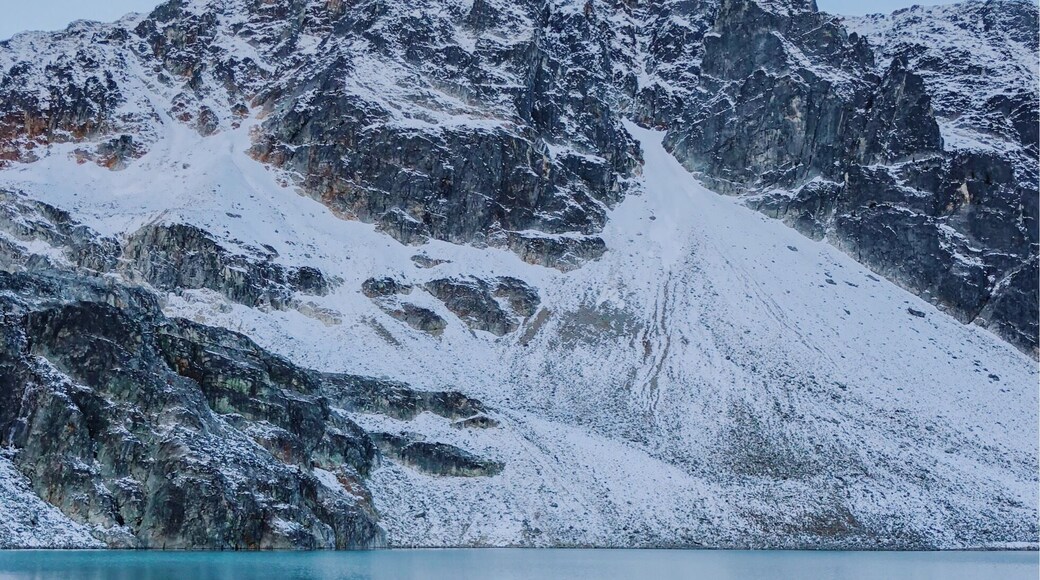 Pictures don’t do this place justice. Turquoise-colored alpine lakes are my favorite. #GreatOutdoors