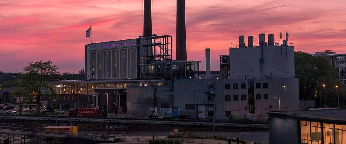 This is Strijp T in Eindhoven. Beautiful old industrial area where you can eat, drink, go out, shop and take wonderful pictures