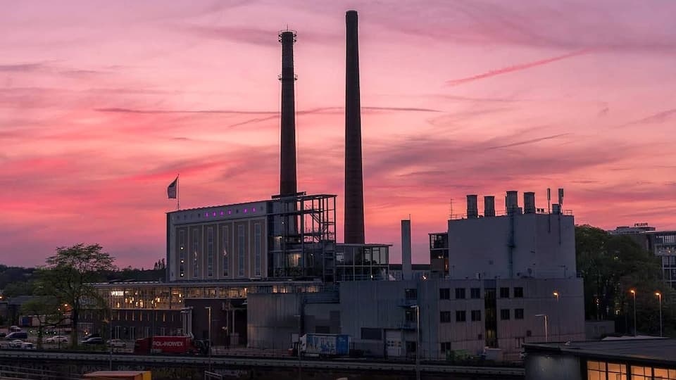This is Strijp T in Eindhoven. Beautiful old industrial area where you can eat, drink, go out, shop and take wonderful pictures