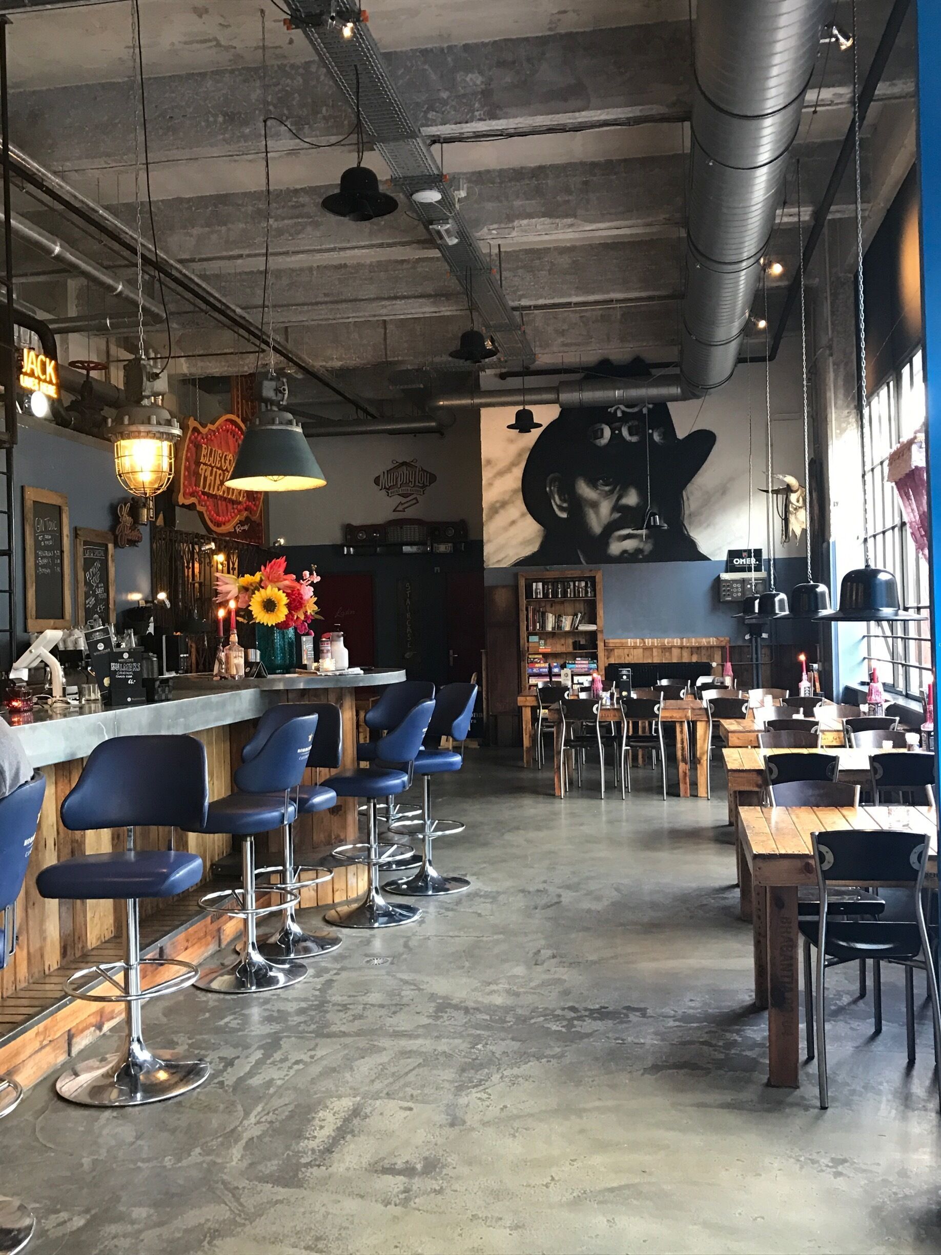 The burgers here, are finger lickin' good😍 
Eindhoven - the Netherlands 🇳🇱