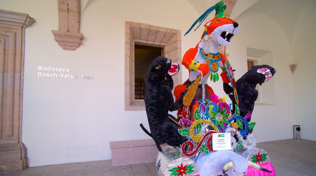 Mexico which includes outdoor art and signage