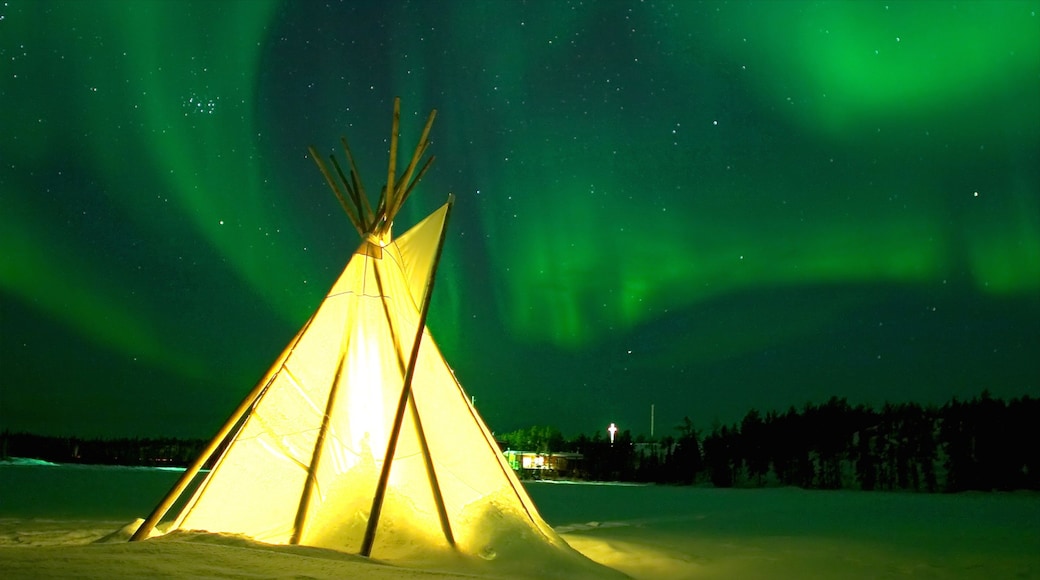 Territorios del Noroeste mostrando escenas nocturnas y auroras boreales