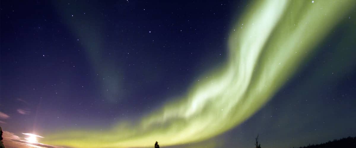 Territoires du Nord-Ouest qui includes scènes de nuit et aurores boréales