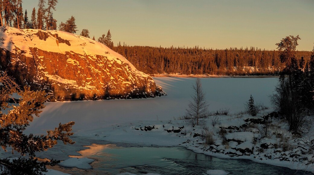 To say this was a winter wonderland would be an understatement. The snow is extremely dry you can't make a snowball. Everywhere you look snow covers the ground. The sun, when it does come up only barely rises above the horizon to shine light. It is so cold here they actually don't get much snow, but what they do get stays until May/June.