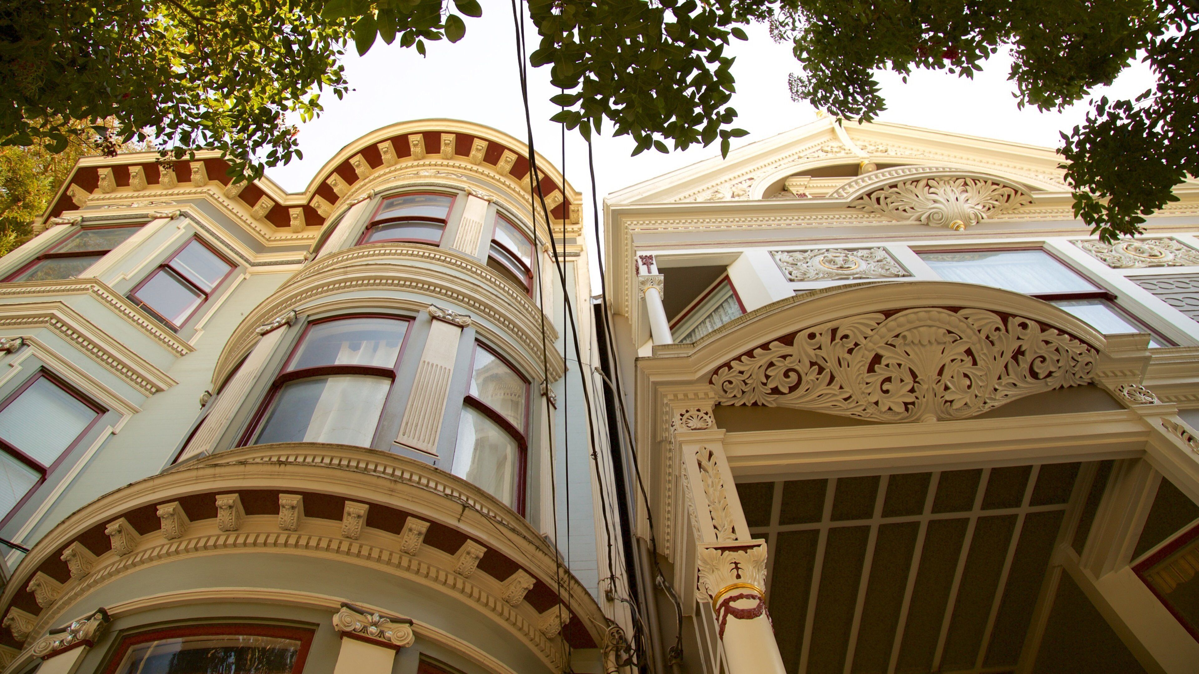 Haight-Ashbury presenterar ett hus och historisk arkitektur