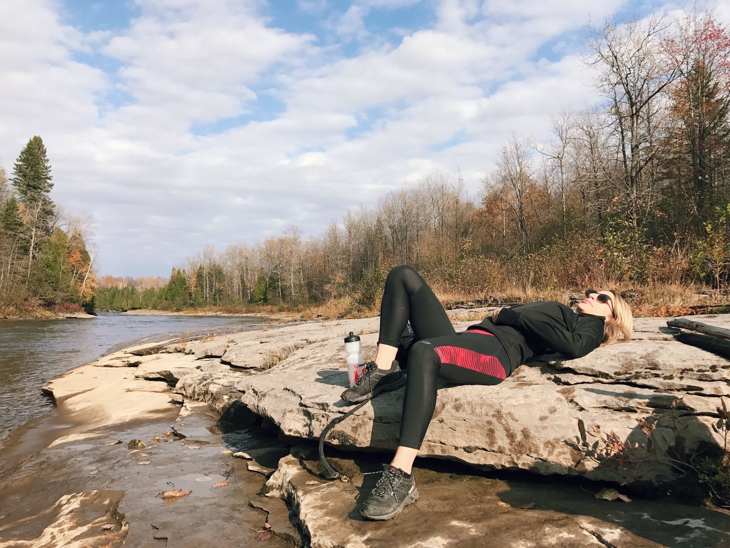 Who said beaches should be made of sand !? One of the nicest place near Québec city for a hike 
#lifeatexpedia #fall #sunbathing #portneuf 
