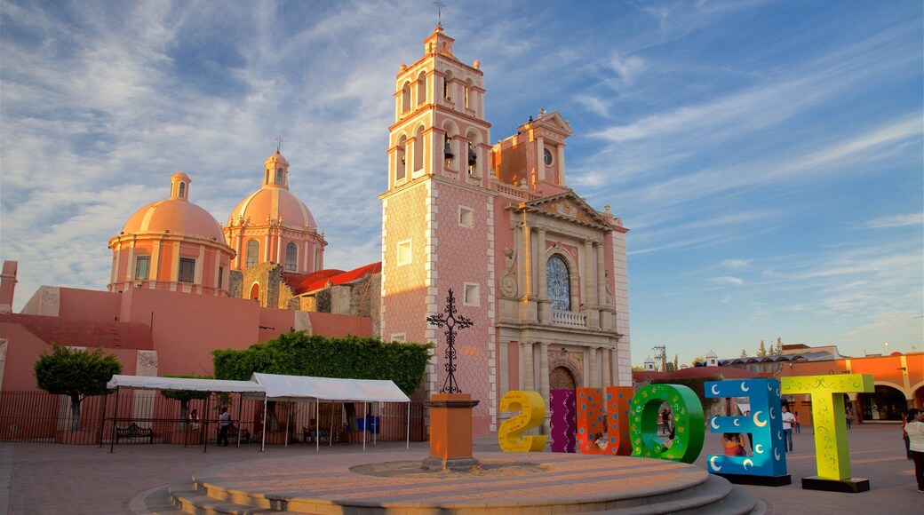 Mexico which includes heritage elements, a square or plaza and outdoor art