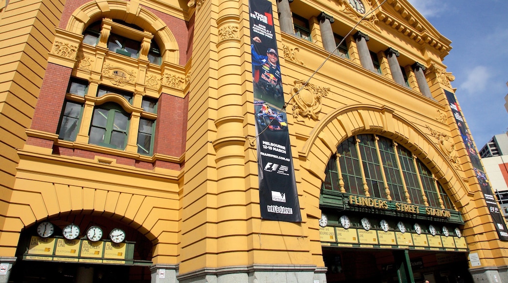 Melbourne CBD featuring heritage elements