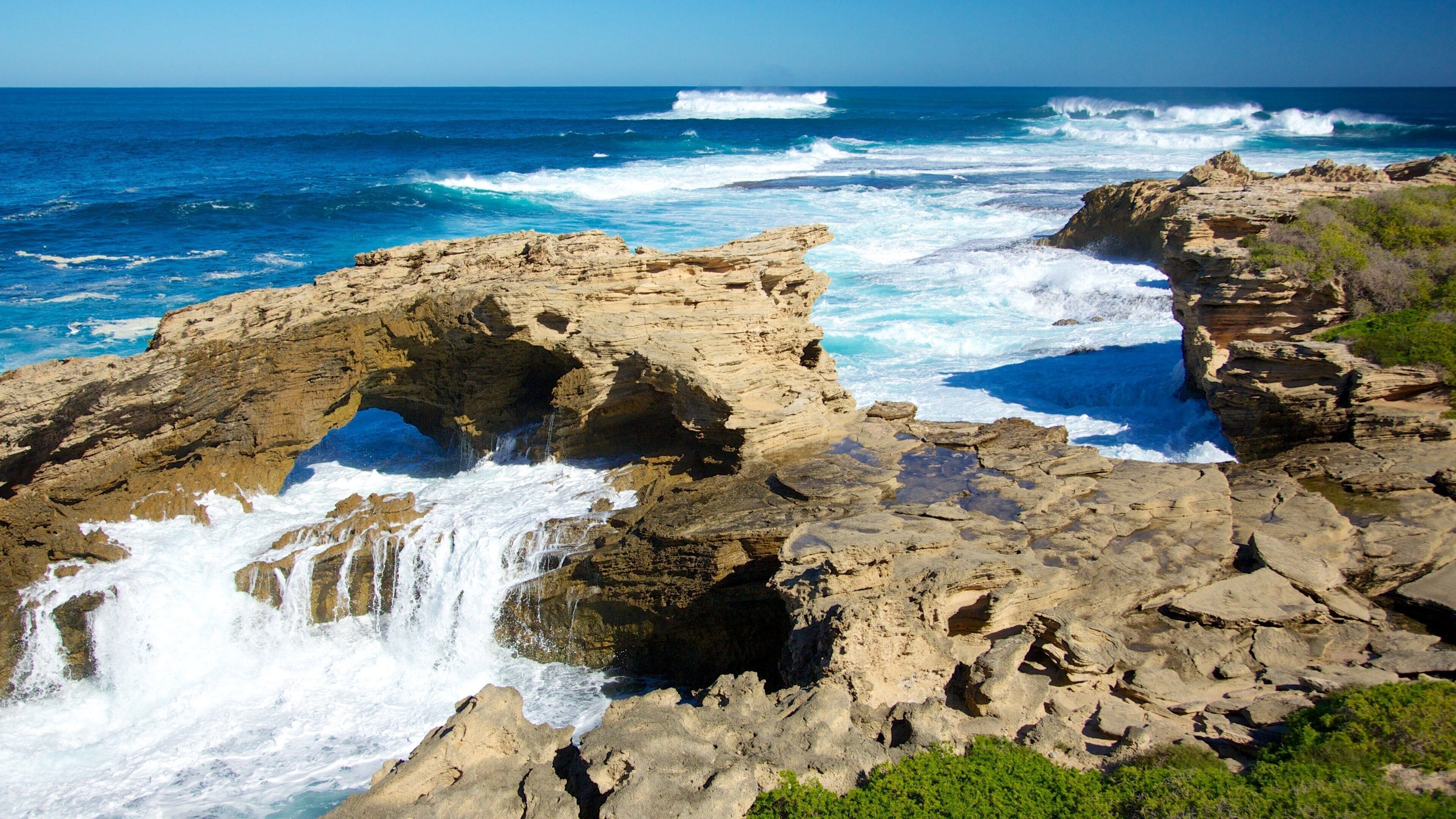 Western Australia showing caves, rugged coastline and waves