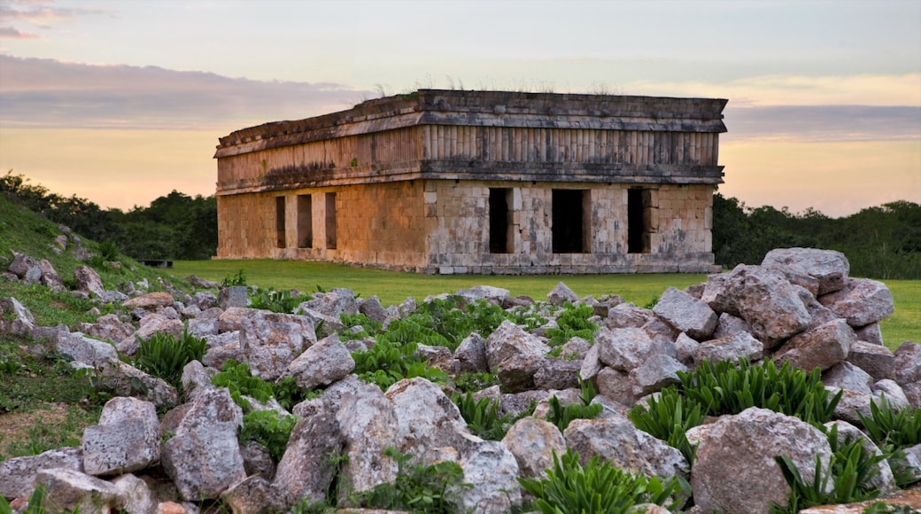 Mexico which includes a ruin and heritage elements