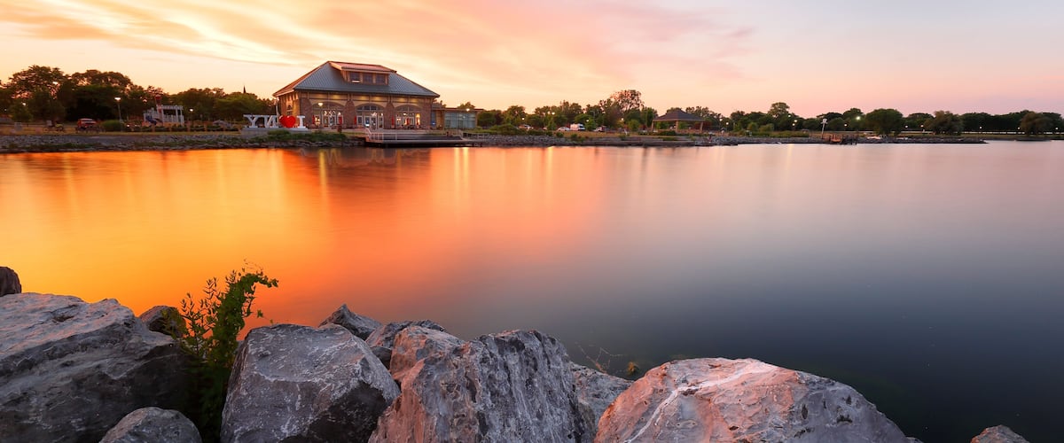 Beautiful sunset of Seneca Lake and Finger Lakes Welcome Center in Finger Lakes region of upstate of New York, Geneva NY USA