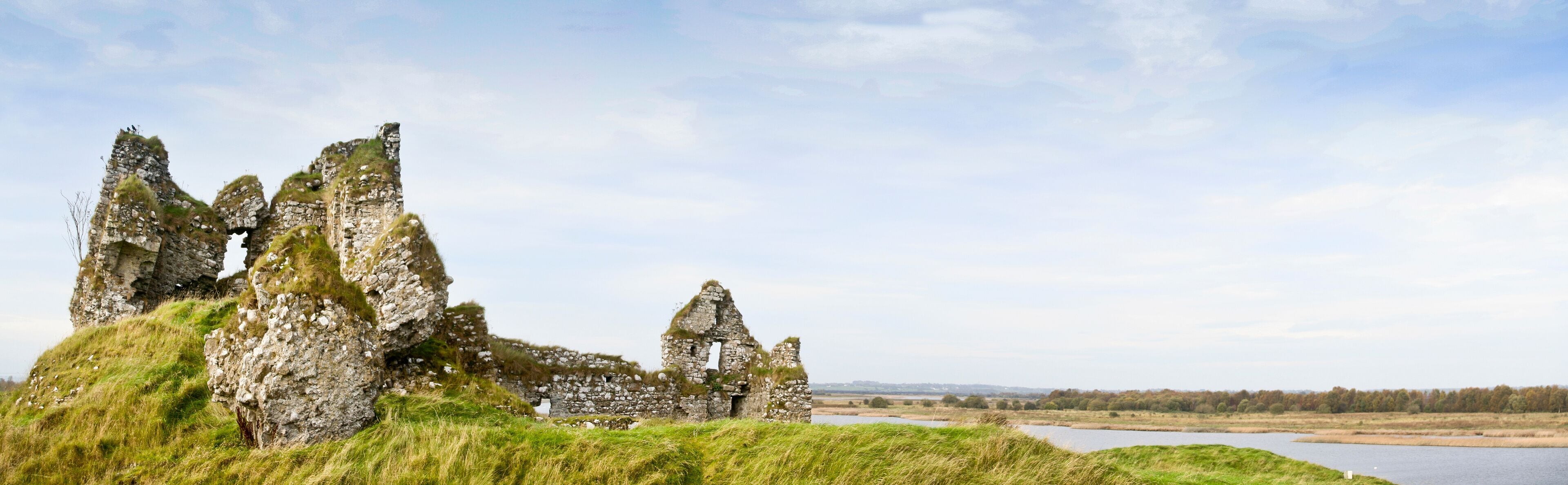 Ruines du chateau de Clonmacnoise en Irlande