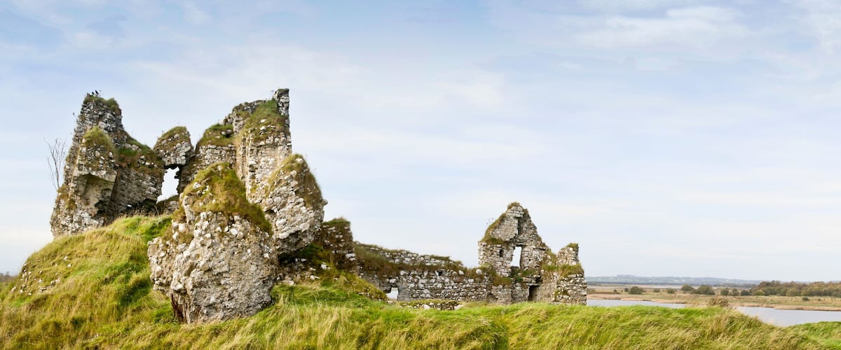 Ruines du chateau de Clonmacnoise en Irlande