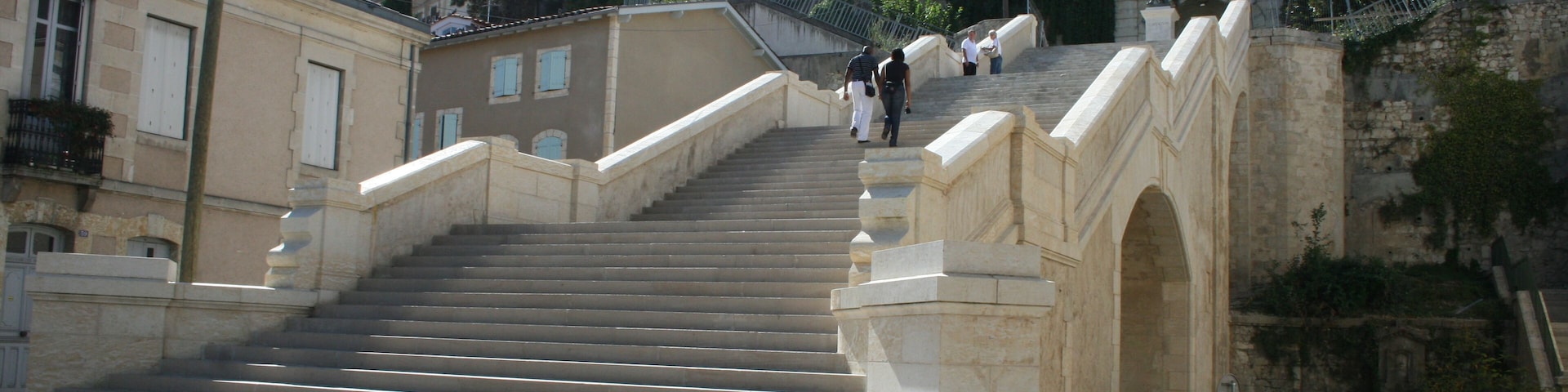 Escalier monumental de la ville d'Auch partiellement rénové après la première tranche de travaux.