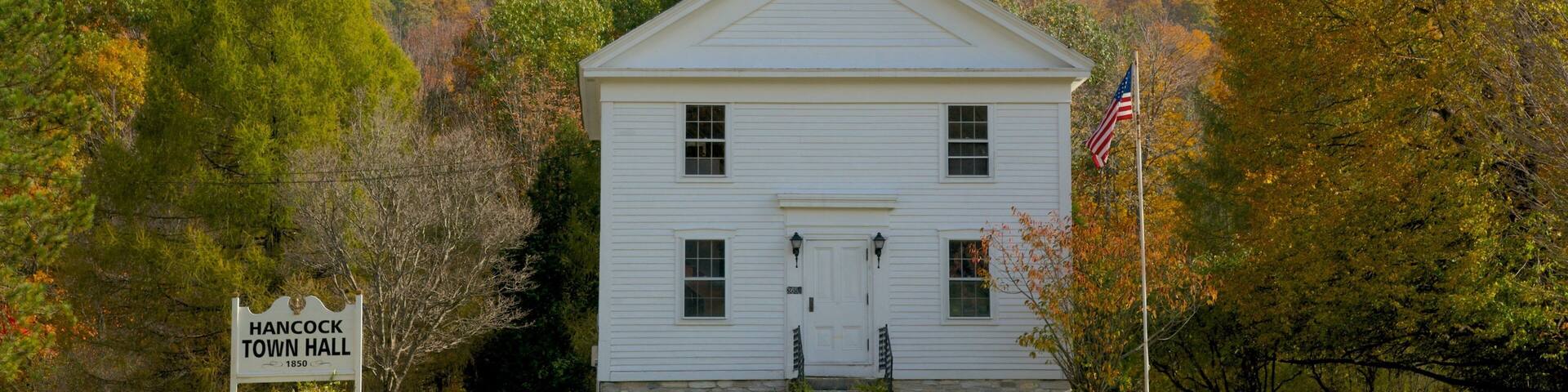 Hancock montrant signalisation, patrimoine historique et scĂšnes tranquilles