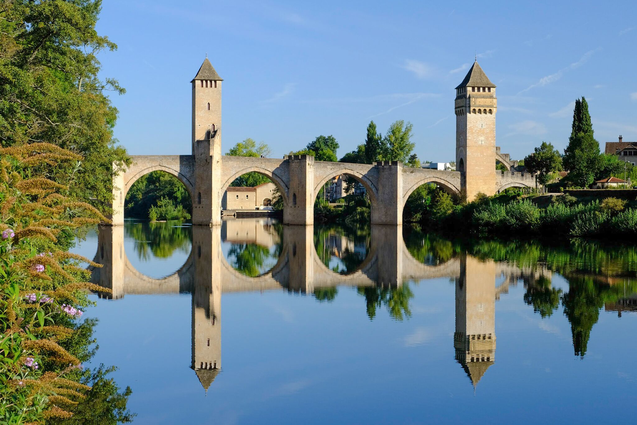 The stunning Pont Valentré in the early morning light. Such a beautiful structure in Cahors.

The town has many lovely building to explore.