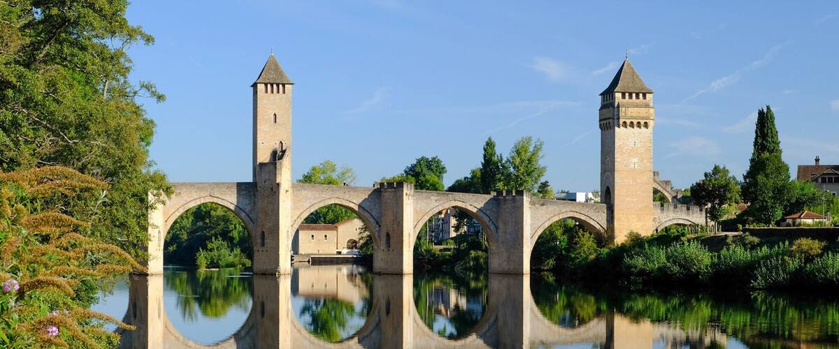 The stunning Pont Valentré in the early morning light. Such a beautiful structure in Cahors.
The town has many lovely building to explore.