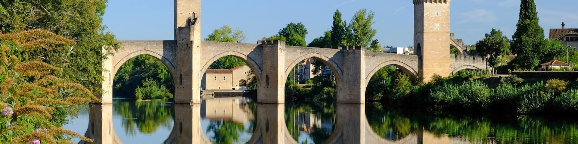 The stunning Pont Valentré in the early morning light. Such a beautiful structure in Cahors.
The town has many lovely building to explore.