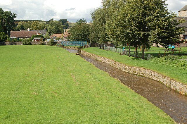 Ceres Burn The burn and the games field to the side of it. Taken from the road bridge