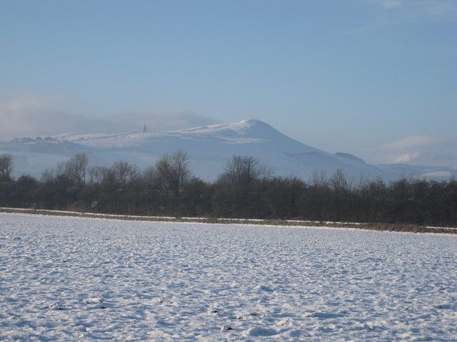 East Lomond A snow covered East Lomond from Kettlebridge