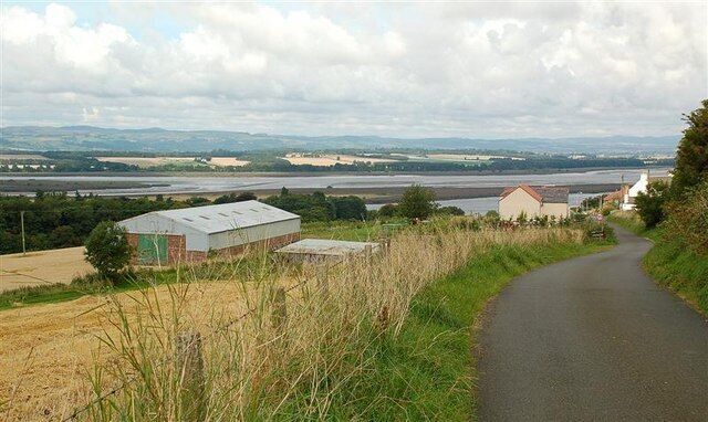 Down Woodriffe Road Looking down Woodriffe Road, towards the Tay Estuary. The tide was on its way in when this shot was taken.