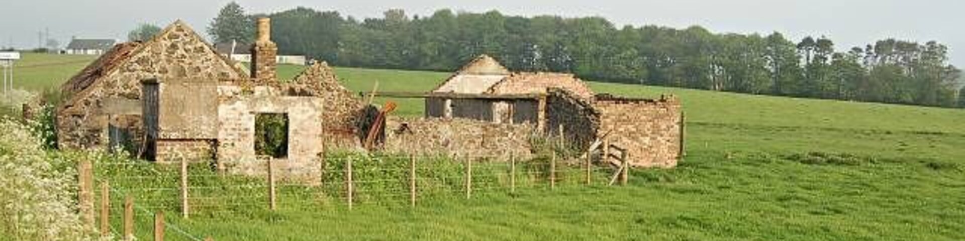 Old ruins, Crossgates. These ruins sit by the junction. Looking back towards Peat Inn.