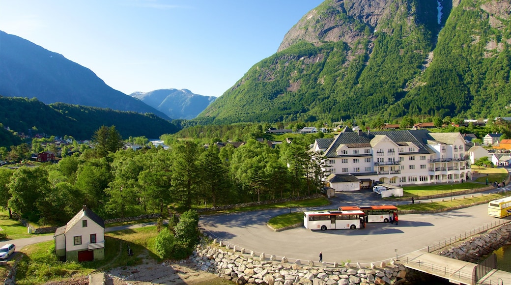 Eidfjord featuring a small town or village and mountains