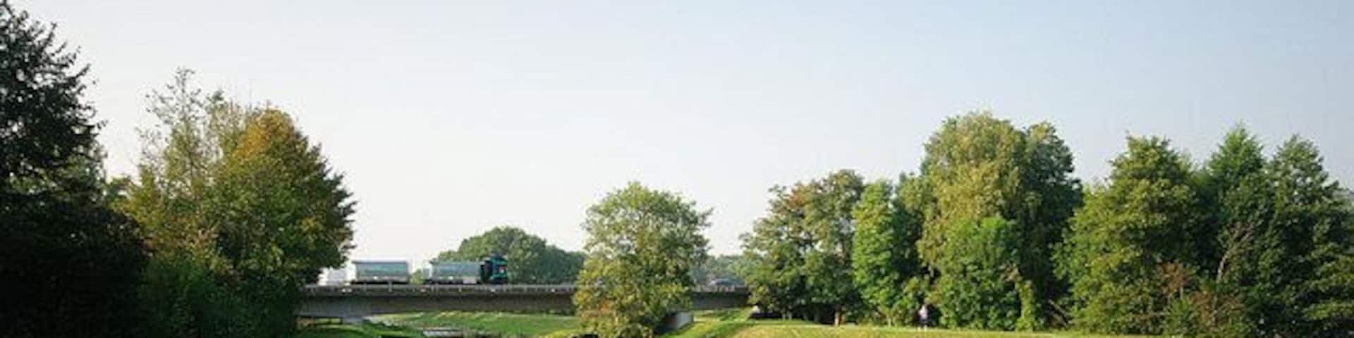 Blick entlang der Dreisam in Richtung A5